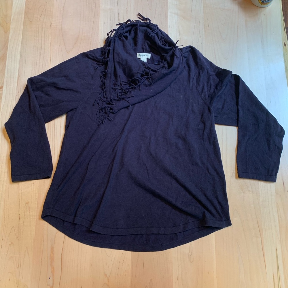 Crowl Neck Sweater